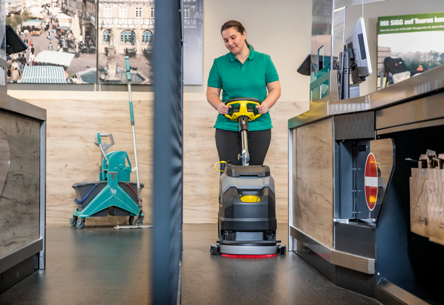 Karcher BD 35/15 C Bp Pack Compact Battery Scrubber Dryer